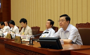 全国人大常委会第十次会议首日：审议香港政改报告