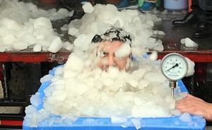 陈光标再次发布冰桶挑战照片，自称桶中零下20度