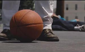 靖州公安局和镇政府篮球赛队员互殴：或因错听方言“打死人”