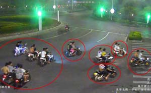 广东茂名6名巡警遭“95后”摩托飙车党群殴，4人受伤