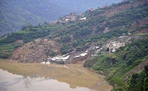 三峡库区秭归县发生大面积山体滑坡，一电站整体损毁