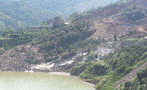 三峡库区地质灾害已致26人死，山体滑坡首次冲毁水电站