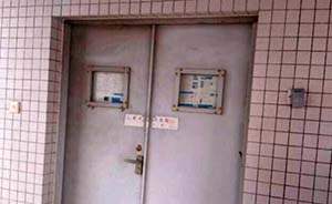 广州大学一实验师办公室吊红布缢亡，双手被反绑