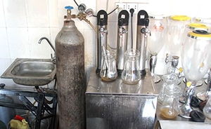 广东黑心厂商往扎啤里掺“毒气”，约300瓶工业二氧化碳涉案