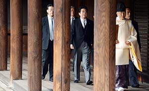 安倍参拜靖国神社被告违宪案开庭，日本273人要求赔偿