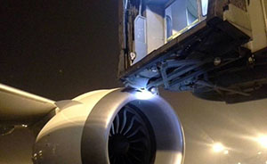 “梦想”受挫，厦航首架波音787执飞不到一月刮碰廊桥停飞