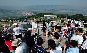三峡大坝景区免费后：游客连破4万，连发红色预警关闭入口