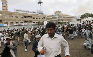 也门遭受多起基地组织自杀式爆炸袭击，已致约70人死亡