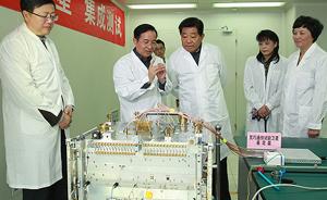 贾庆林14日到清华大学视察调研，参观无人机等科研项目