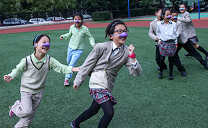 上海遭遇重度雾霾，孩子们长出“新鼻子”
