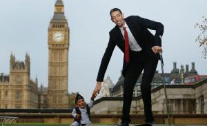 视频| 世界最大身高差相聚伦敦，共祝吉尼斯纪录60周年