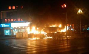 广西一公交车着火烧成空壳，18乘客烧伤送医，现场有爆燃声
