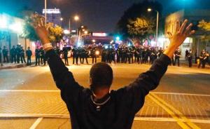 美国又骚乱：白人警察打死黑人被免于起诉，多地民众上街示威