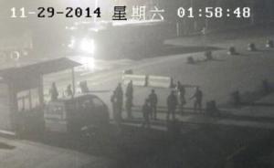 河南许昌一超限站遭10余大型货车集体闯岗，执法人员被打伤
