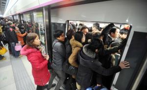 武汉地铁保洁员“吐槽”地铁脏乱差：不给钱，没心情美化地铁