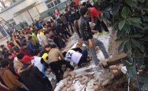 淮北同仁中学围墙倒塌致5死，目击学生：事发时正举行篮球赛