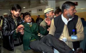 重返被塔利班劫持的巴基斯坦学校，事故已造成141人死亡