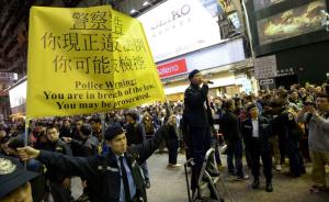 香港旺角数百人平安夜流动示威，警方拘捕多人