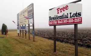 美国小镇免费送土地造房子，送了三年都没送出去