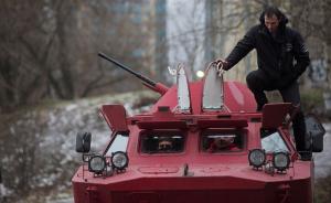 俄罗斯街头惊现装甲车Taxi，可以带乘客“跨过山和大海”