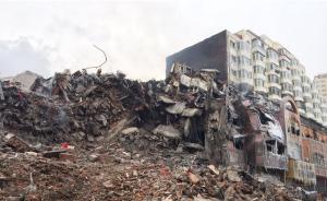 哈尔滨牺牲消防员战友：楼塌两小时前地面开裂，就撤出了建筑