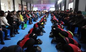 上海“学生跪拜父母”学校回应糟粕论：就是端屎端尿也应当的