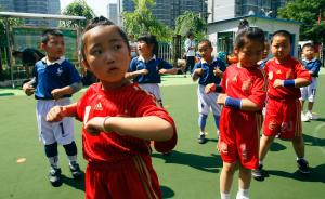 中国将选建2万所足球特色学校，要有利于学生升学和长期习练