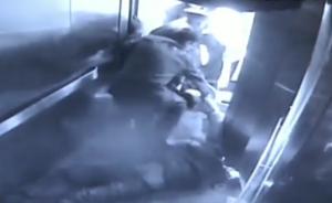 河南陪診者和醫生廝打時墜入電梯井雙雙身亡，監控視頻曝光