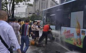 杭州公交纵火嫌犯躺病床受审：因病报复社会，如判死愿捐器官