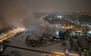 莫斯科第二大图书馆被大火烧了17小时，大批珍贵古文献烧毁