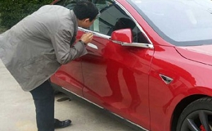 特斯拉交付上海七位车主 均为企业界人士