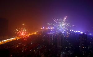 上海要求春节减少燃放烟花爆竹：领导干部要积极带头不燃放