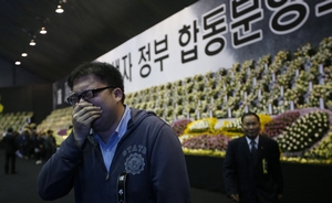 韩国沉船遇难人数增至210人 仍有92人下落不明