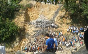 茂名在建石桥崩塌 至少25名工人被埋