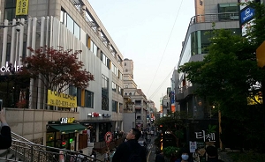 美食街孕育“韩国百老汇”