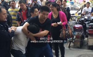 南京新街口农行大厅发生劫持人质事件，已成功解救
