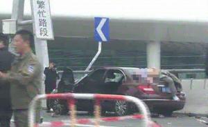 深圳机场奔驰车祸事发地已立警示牌，女司机坠桥身亡谜团待解