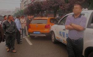10多人围殴两男子，时隔半年荆州城管再曝打人事件