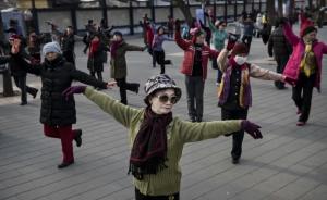 美媒：中国推12套“国标”广场舞，争论凸显群体性“代沟”