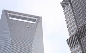 高空吊篮载清洁工击碎上海环球金融中心91层玻璃幕墙