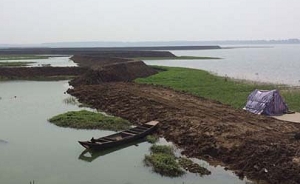 湖南岳阳采桑湖一半湖水被放，政府只管收租不管保护