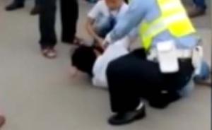 深圳警方回应交警跪压车主：车主不服从指挥并打落交警执法仪