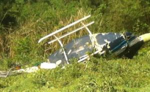 四川一民用直升飞机触高压线坠落，驾驶员死亡
