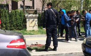 北京朝阳区一女子疑遭当街割喉身亡，目击者：行凶男子逃跑