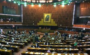 习近平在巴基斯坦议会发表重要演讲，巴议员超50次击桌鼓掌