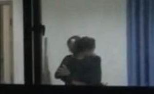 重庆一教师办公室内对女生亲吻、搂抱，官方：影响恶劣已开除