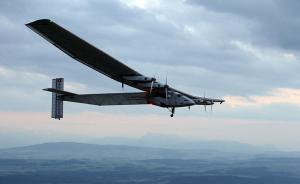 环球飞行不耗一滴油：一架太阳能动力飞机背后的新能源探索