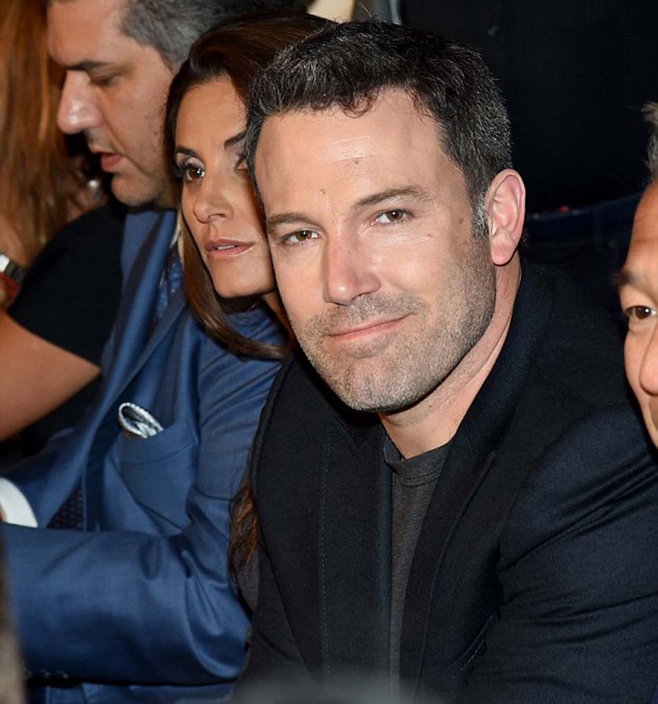 2842173600000578-3065913-Grin_Ben_Affleck_smirked_at_the_camera_as_he_sat_courtside_at_th-m-130_1430642697512