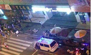 一男子福州闹市砍人致2死1伤，死者中一人为警察