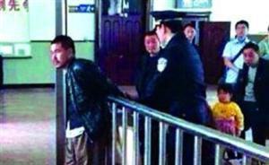 庆安火车站枪击事件当事警察：仅距对方1米，不可能精确瞄准